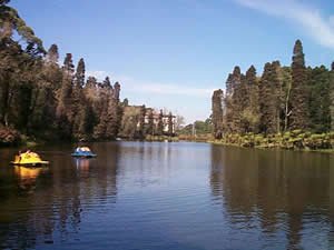 gramado-lake-dark