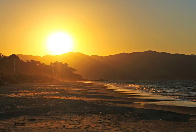 Atardecer en las costas de Jurere