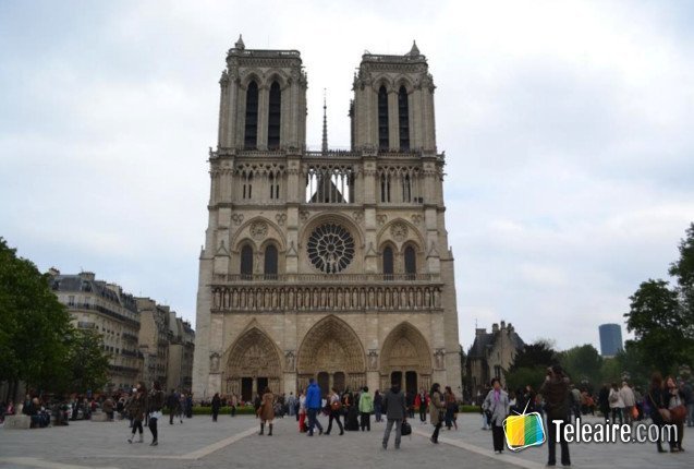 Fachada de la catedral de Notre Dame en Paris