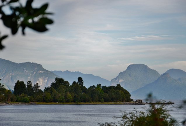 Paisaje de la costa del Lago Ranco