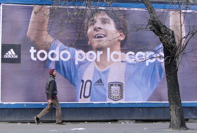 afiches de messi en argentina