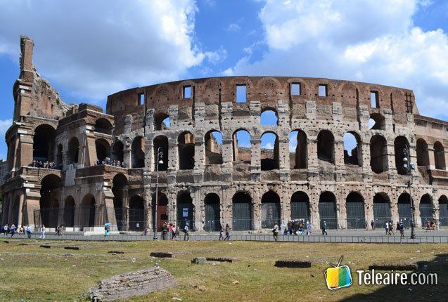 fachada del coliseo romano
