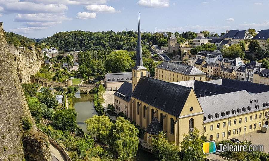 Luxemburgo ciudad: exterior Casemates du Bock y Abadía de Neumünster y Villa Alta