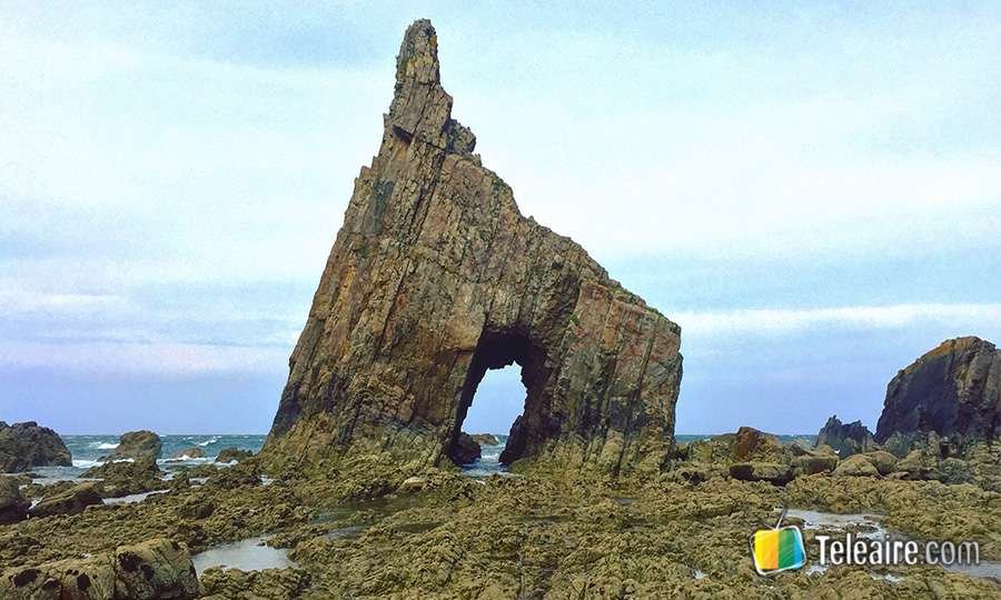 playa-de-campiecho-rocas
