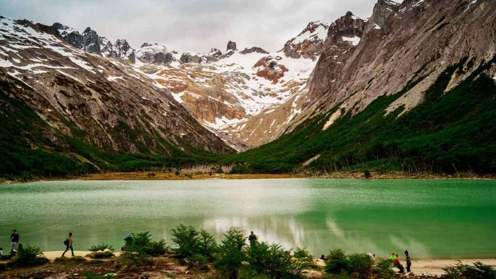 laguna esmeralda es un trekking cerca de ushuaia